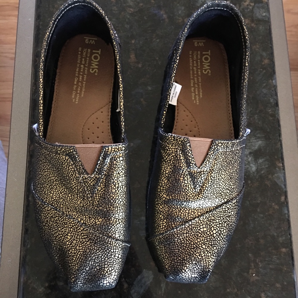 Exclusive Neiman-Marcus Toms size 9